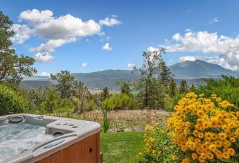 Pinyon Point Ranch ~ Luxury Estate Near Aspen has rooms with a private hot tub