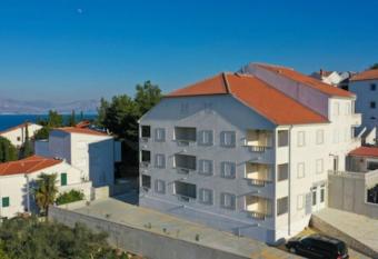 Apartments with a parking space Sutivan, Brac - 20959 has Balcony rooms