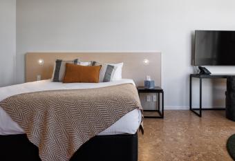 NZCIS has Balcony rooms