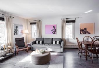 Le Downtown Tremblant     Logement has Balcony rooms