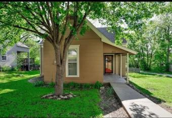 Bed and Breakfast at Liberty 2 bedroom House has Balcony rooms