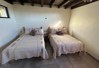 La Trinidad has Balcony rooms