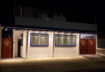 RH/Los angeles (#1) front of airport allows 18 year olds to book a room