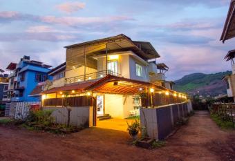 White house villa has Balcony rooms