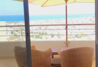 Appartement    Bizerte allows 18 year olds to book a room