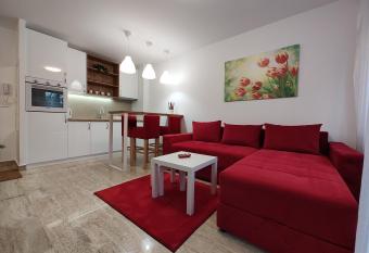 Velika Recepcija 7 allows 18 year olds to book a room