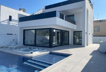 Villa Adela has Balcony rooms