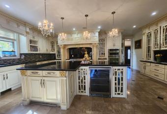 Empress Hotel has rooms with a private hot tub