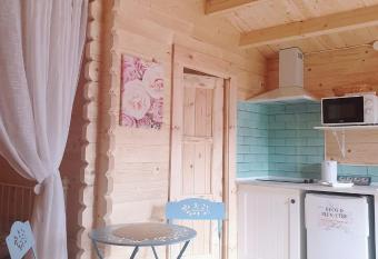 Le Cottage OneHeart has Balcony rooms