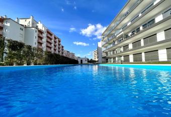 Praia da Rocha Twins 1 With Pool by Homing allows 18 year olds to book a room