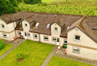 Cunninghame 2 allows 18 year olds to book a room