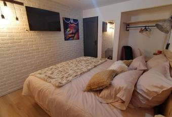 Maison Deco Pop Et Chaleureuse Avec Spa, Sauna allows 18 year olds to book a room