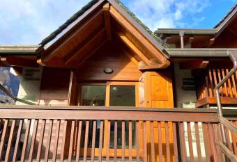 Chalet Pino-Valmalenco allows 18 year olds to book a room