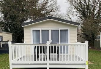 Kellysholidayhomes NEW Malton 3 bedroom Caravan has Balcony rooms