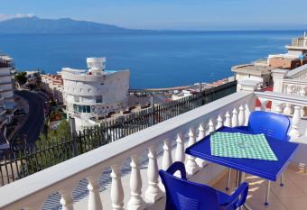 Saranda Rooms Osmani allows 18 year olds to book a room