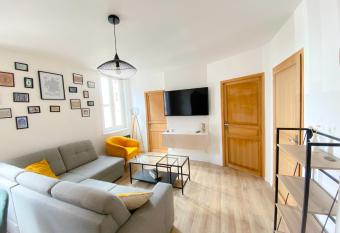 Le Gateway allows 18 year olds to book a room