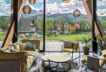 Landscape Zakopane by LoftAffair has rooms with a private hot tub