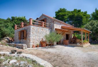 Olive Grove cottage has Balcony rooms