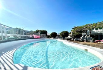 Family apartment,Wifi,pool,near the beach in Puerto del Carmen has Balcony rooms