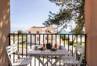 Villa vista mare ~Villa Dafne~ has Balcony rooms