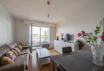 L Or  e des Bois - at the gates of the Old Town allows 18 year olds to book a room