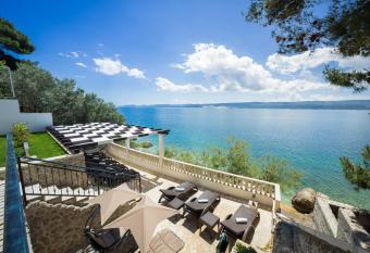 Villa Adriatica has Balcony rooms