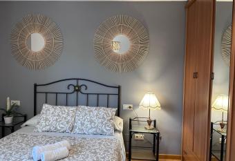 Apartamento La Emisora allows 18 year olds to book a room