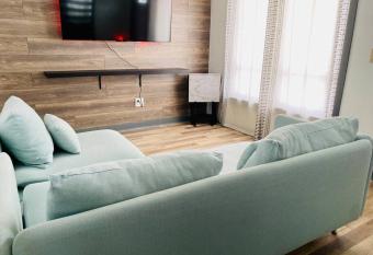 Cozy 2/1 Guesthouse allows 18 year olds to book a room