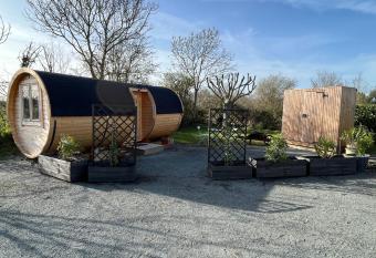 Logement insolite has Balcony rooms