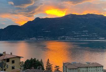 ORO, 8 allows 18 year olds to book a room