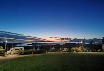 Owen s Garden Hideaway allows 18 year olds to book a room