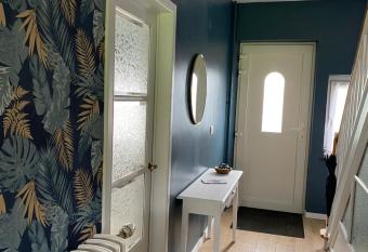 La maison du bienvenu has Balcony rooms