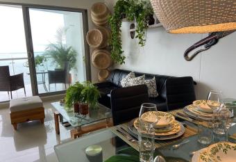 Frente Al Mar Ciudad Antigua Home Office 14B has rooms with a private hot tub