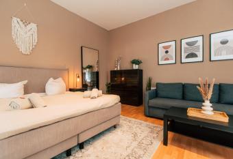 Luga Homes - Chausseehaus allows 18 year olds to book a room