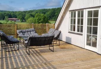 L  genhet p   h  stg  rd has Balcony rooms