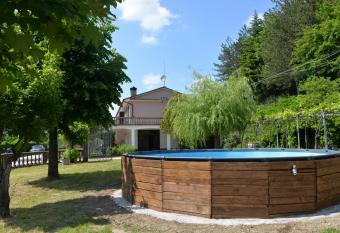 Villa Magnolia has Balcony rooms