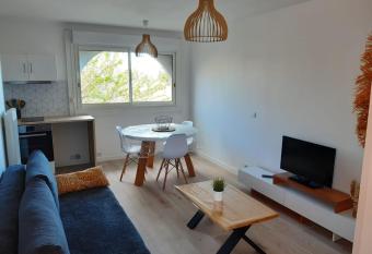 Appartement 2 pi  ces Les Arcades (draps et serviettes non inclus) allows 18 year olds to book a room