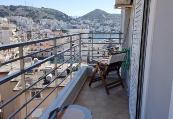 City center Apartment 1 allows 18 year olds to book a room