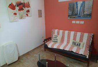 Complejo residencial allows 18 year olds to book a room