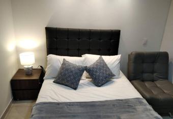 Espectacular vista, c  modo y fresco allows 18 year olds to book a room