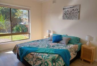 Boyle s Beach House - Fully furnished 3 Bedroom home. Secure parking. has Balcony rooms