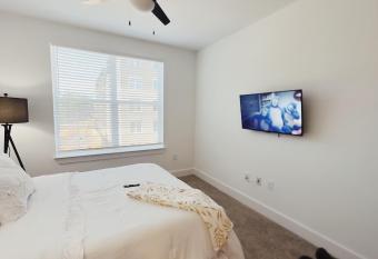Splurge in Luxury fully furnished unit has Balcony rooms