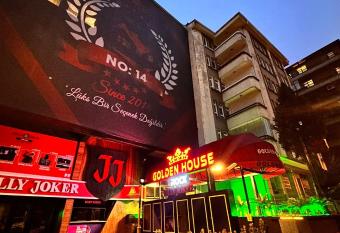 GOLDEN ROCK HOUSE allows 18 year olds to book a room