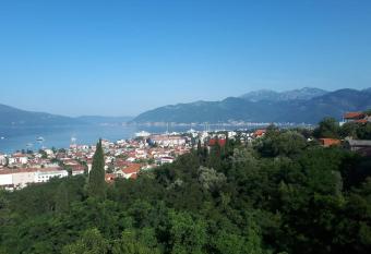 Apartment with Amazing Seaview allows 18 year olds to book a room