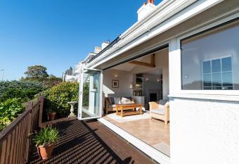 Walton House has Balcony rooms