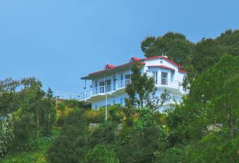 Silver Oak- Homestay Chaubattia, Vill.Bhargaon, Ranikhet, Uttarakhand 263651 has Balcony rooms