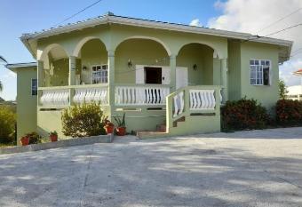 Cuddle Inn has Balcony rooms