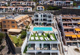 Palmera Sea View allows 18 year olds to book a room