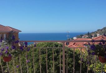 CASA MARIELLA San Lorenzo al mare has Balcony rooms