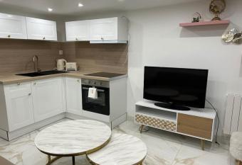 Apartement en maison proche gare 5 minutes    pied allows 18 year olds to book a room